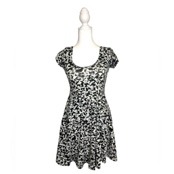 Aeropostale Graphic Graphite Black and White Geometric Fit & Flare Dress - Picture 1 of 9